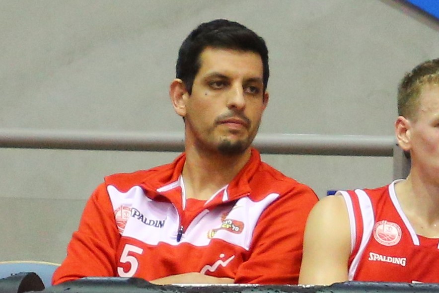 אוהד כהן מבואס הערב על הספסל. הקפטן לא שותף אפילו לשנייה (צילום: באדיבות מרטין גודטמק)